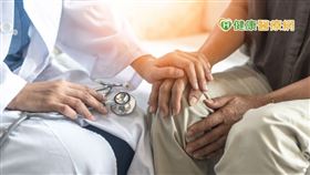 根據癌症登記報告顯示，慢性骨髓性白血病診斷人數逐年增加，最新民國108年診斷人數相較於105年足足增加了1.5倍！