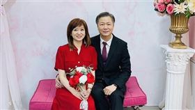 52歲美女主播周玉琴(圖左)與64歲名嘴賴岳謙(圖右)，22日登記結婚了。（圖／翻攝周玉琴臉書）