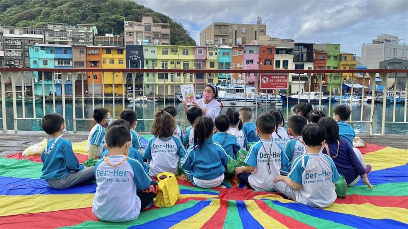 德和國小幼兒園教學　介紹正濱漁港彩虹屋