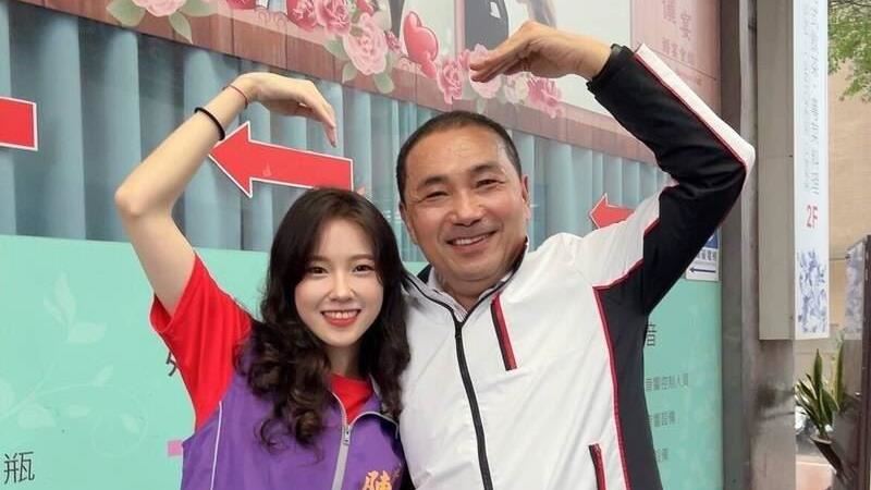 陳紫渝曬合照惹藍基層不滿！侯友宜回應了