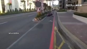地下道上坡高低差　騎士出隧道「飛起」摔