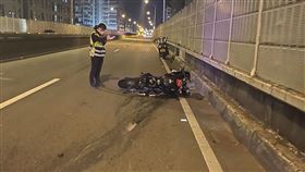 重機,高速追撞,計程車,中和,翻攝畫面