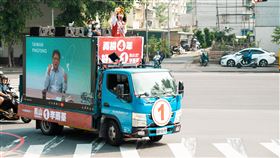 李雨蓁數位車掃突圍 各地母雞跨黨派連線力挺