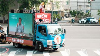 李雨蓁數位車掃突圍  各地母雞跨黨力挺