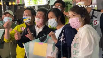 北市三腳督陸空戰拚場　百人搶合影陳時中