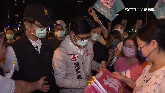 拚車掃！陳其邁粉絲擠爆、柯志恩雨中前進