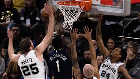 ▲威廉森（Zion Williamson）籃下1打3得分。（圖／翻攝自鵜鶘推特）