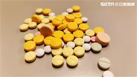 ▲胃藥 藥丸 藥片 過期藥（圖／記者許雅惠攝影）