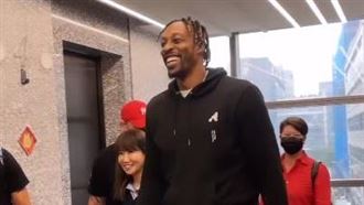 魔獸參觀雲豹能源　員工「興奮到模糊」