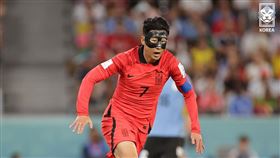 ▲孫興慜戴面具出戰世界盃。（圖／取自韓國足協KFA FB）