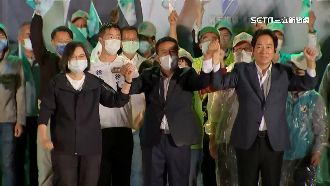 不捨6千鄉親冒雨挺　徐定禎淋雨不穿雨衣