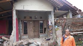 印尼強震導致多棟民宅倒塌