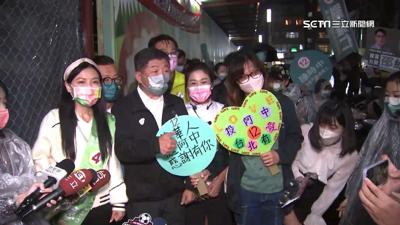 萬華陸戰人氣旺！破百人搶跟陳時中合照