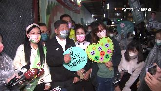 萬華陸戰人氣旺！破百人搶跟陳時中合照