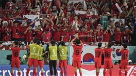 ▲韓國和烏拉圭24日世足賽以0：0言和，球評方靖仁表示，韓國首戰表現滿出色，中場持球和拚搶，不輸烏拉圭。（圖／美聯社／達志影像）