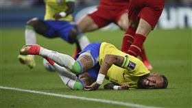 ▲巴西首戰擊敗塞爾維亞，不過隊長內馬爾（Neymar）在比賽中扭傷腳踝。（圖／美聯社／達志影像）