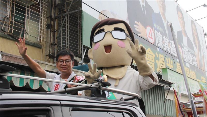 陳其邁搶救陳慶鴻蘇致榮！分身救援拚過半