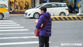 冷氣團/天氣/寒流/羽絨衣（記者陳弋攝影）