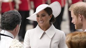 ▲美國將在世界盃對上英格蘭，要挺誰對梅根（Meghan Markle）（中）來說可能左右為難。（圖／美聯社／達志影像）