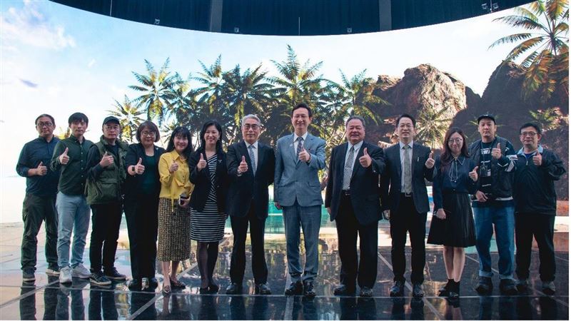 僑委會、台灣連線參訪世新智能攝製基地