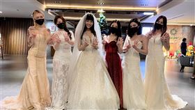 新／田慎節最新造勢造型曝　深V白紗性感（圖／翻攝自小商人臉書粉專）