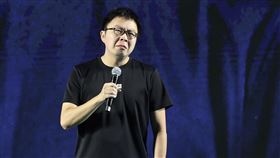 恩恩父親出席新北大翻新晚會民進黨新北市長候選人林佳龍「新北大翻新—板橋勝選之夜」25日晚間在新北市板橋區舉行，「恩恩」的父親（圖）出席晚會，要求新北市政府公布真相。中央社記者吳家昇攝 111年11月25日