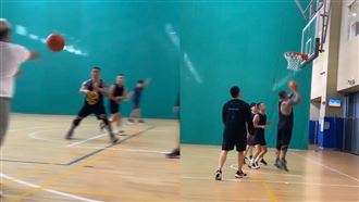 不演了！館長現身魔獸球場「狂虐禁區」