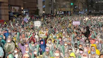 大雨澆不熄熱情！陳時中選前夜3.5萬人挺