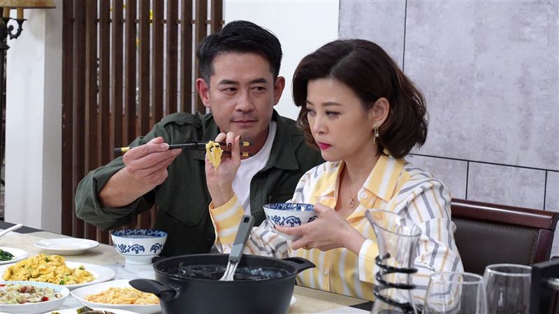 整張嘴塞滿蛋　8點檔女神慌了急道歉