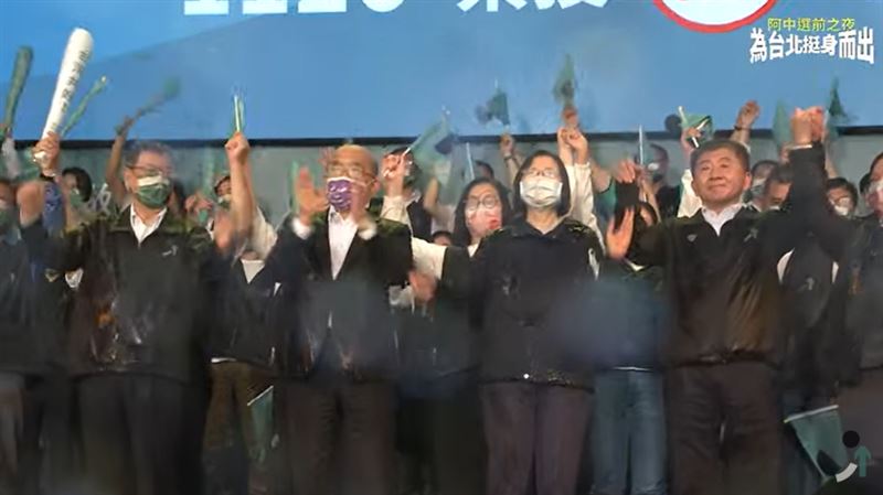 破6萬人！蔡英文陳時中淋雨合唱全場沸騰