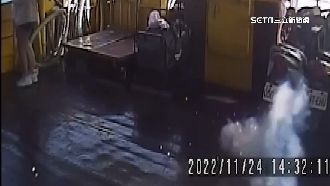 小琉球交通船甲板遭射沖天炮　乘客尖叫