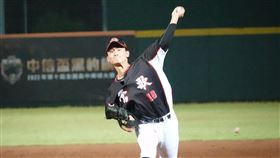鶯歌工商林聖諺黑豹旗先發好投  率隊拿勝鶯歌工商投手林聖諺25日在黑豹旗青棒賽先發2局好投拿勝，他受訪時表示，面對社團球隊沒有不同想法，就是把該做的做好。中央社記者謝靜雯攝 111年11月25日