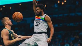 ▲唐斯（Karl-Anthony Towns）第一節攻下12分。（圖／翻攝自灰狼推特）