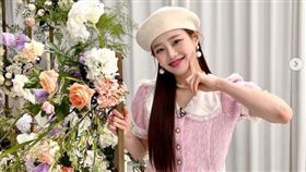 Chuu突遭公司說因傲慢無禮且辱罵工作人員被除名退團。（圖／翻攝自chuuo3o Ig）