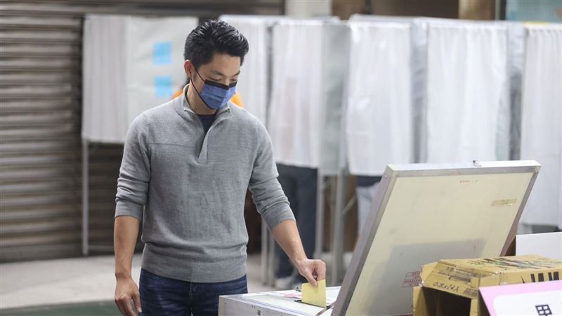 妻哽咽沒一起吃飯　蔣投完票：帶早餐回家