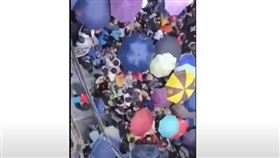 中國防疫亂象叢生　廣東傳驗核酸釀推擠踩踏翻攝https://www.youtube.com/watch?v=A44Ek7lhf5M&t=10s