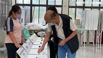 韓國瑜低調投票　形容自己綠葉襯托牡丹