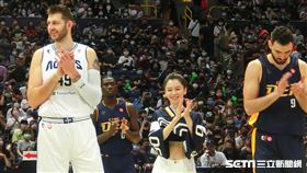 海神邀請不敗女神徐若瑄來開球。（圖／記者蔡厚瑄攝影）