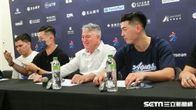 海神主帥喬伊斯、一哥胡瓏貿出席賽後記者會。（圖／記者蔡厚瑄攝影）
