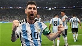 梅西在下半場63分鐘靠著超刁鑽遠距射門破網，幫助球隊取得領先。（圖／翻攝自FIFA推特）