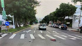 北投婦人違規闖越馬路，休旅車駕駛閃避不及撞上。（圖／記者李依璇翻攝）