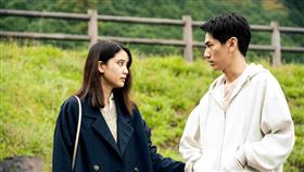 永山絢斗《還有愛的日子》遭前女友山崎紘菜糾正提醒「看著我」。（圖／海鵬提供）