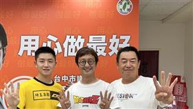 廖老大支持3位台中市議員，江肇國、羅廷瑋、曾朝榮，全部當選。（圖／翻攝自臉書）