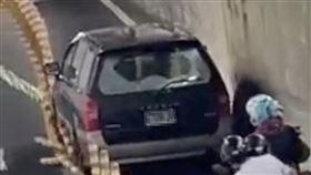 台南,地下道,機車道,誤闖,金幣,分隔軟桿,檢舉,導航（翻攝自黑色豪門企業）