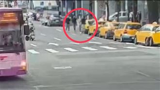 「萬華緝毒王」選舉夜唱歌!錢櫃被2男圍毆