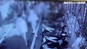 新北市林男帶5人砸毀吳男神壇的神轎。（圖／翻攝畫面）