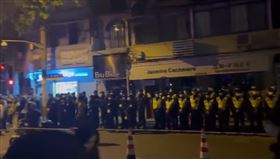 中國上海爆發抗爭（圖／翻攝自推特）