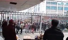 影／中國白紙革命「武漢起義了」：疫情從武漢開始，就從武漢結束。（圖／翻攝自林生亮推特）