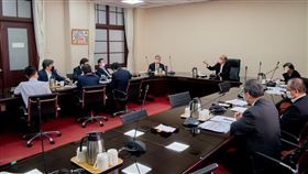 行政院長蘇貞昌今（28）日召擴大防疫會議。（圖／行政院提供)