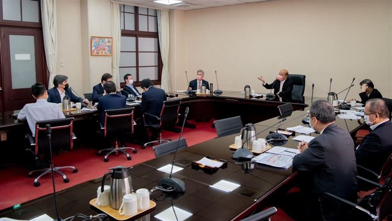 口罩禁令將鬆綁　12/1起室外可望免戴口罩